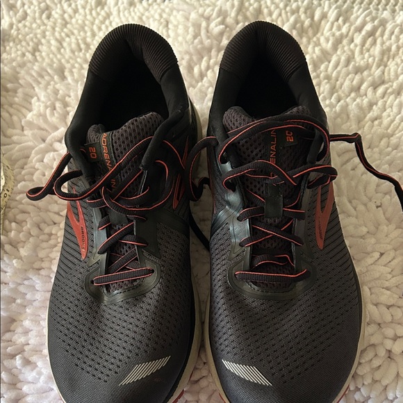 Brooks Men's Black and Red Athletic Shoes - Picture 1 of 11